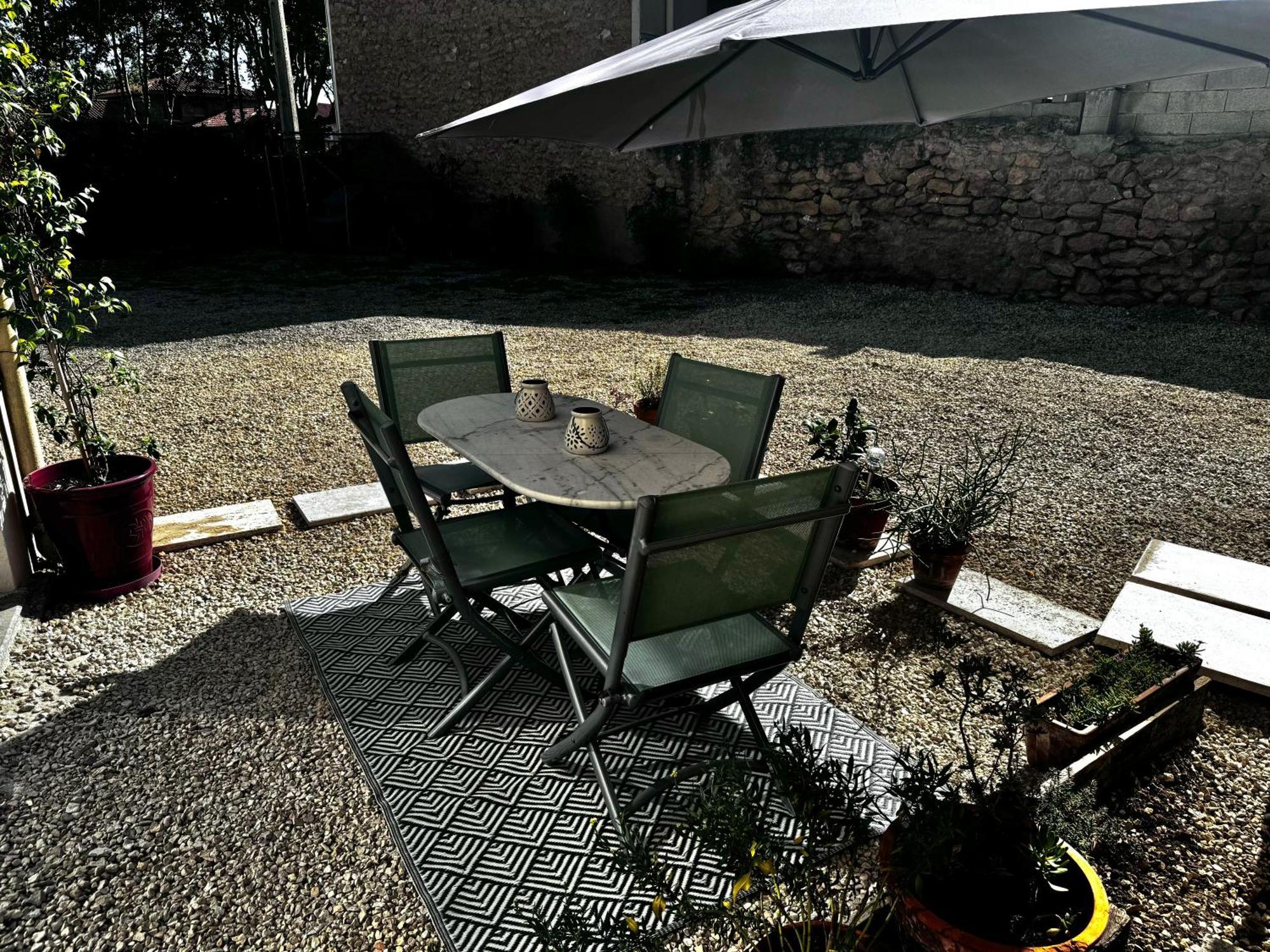 Charmant T2 Atypique Proche Du Centre-Ville Miramas Esterno foto